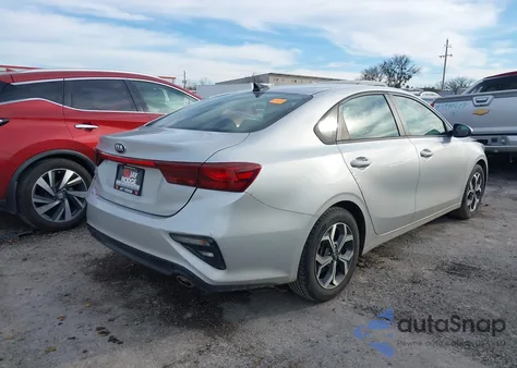 2021 Kia Forte Lxs z USA, uszkodzony, nr VIN 3KPF24AD4ME326166